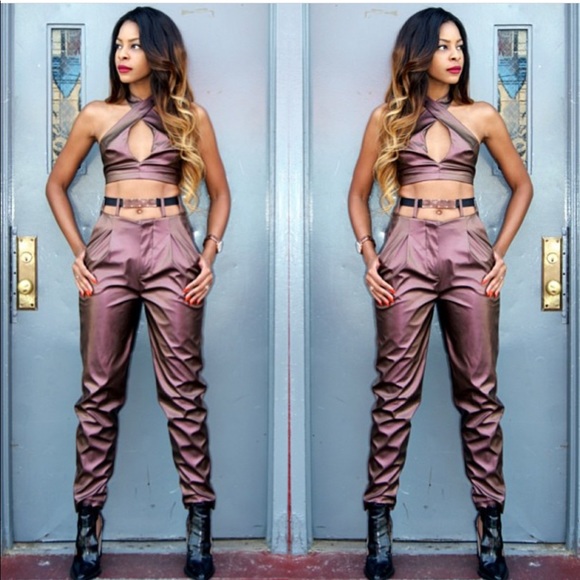 Pants - Crop top and pant set with belt Pants - Crop top and pant set with belt